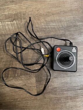 Atari Plug & Play TV Joystick (2002) - 10 Built-in classic retro games